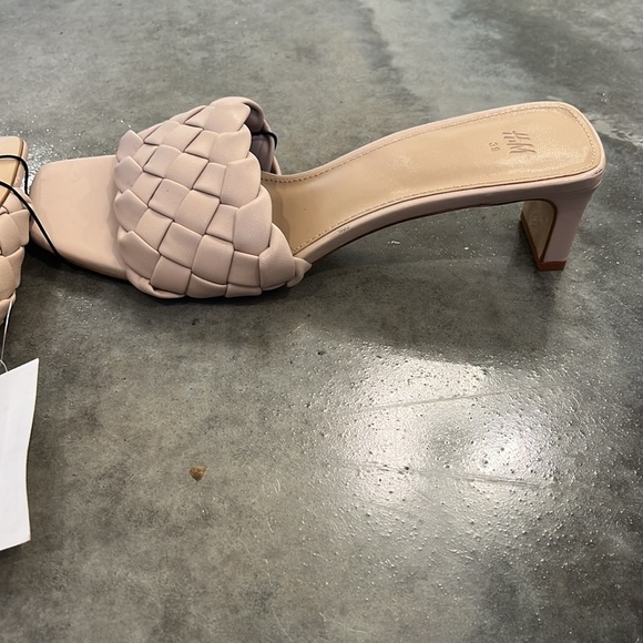 COPY - NWT Womens Size 8 H and M Sandals - Picture 5 of 6